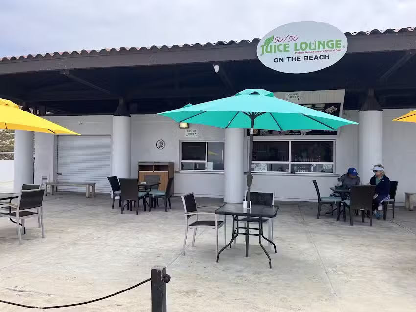 50/50 Juice Lounge, Where Health Meets Juice 4 Life&reg; On The Beach