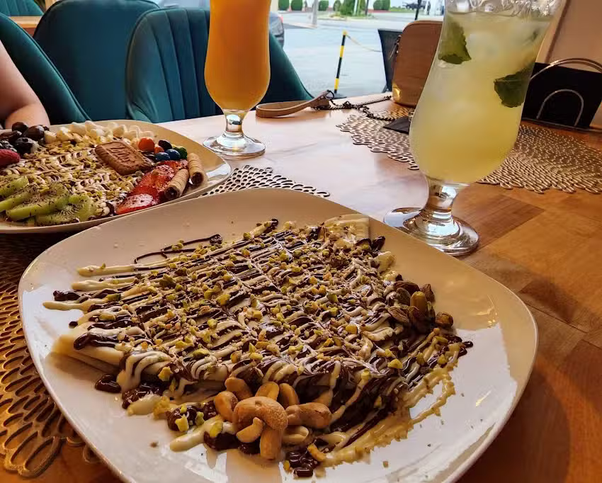 Ashur Caf&eacute;