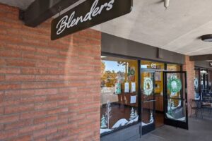 Blenders in the Grass – Las Posas