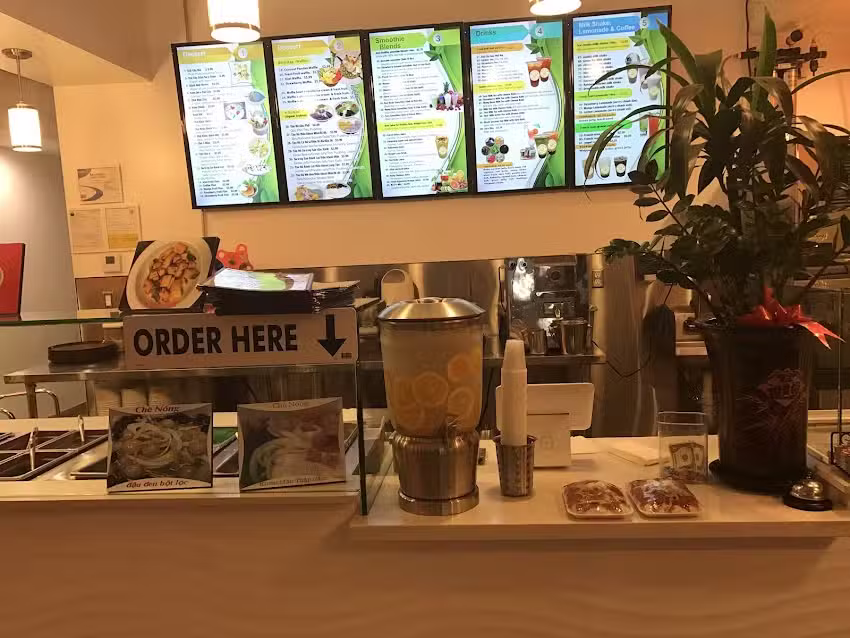 Ch&egrave; G&oacute;c Phố