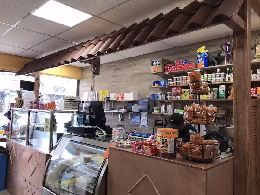 El Castillo Tienda Mexicana y Jugos Naturales