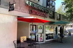 Emerald City Smoothie Queen Anne