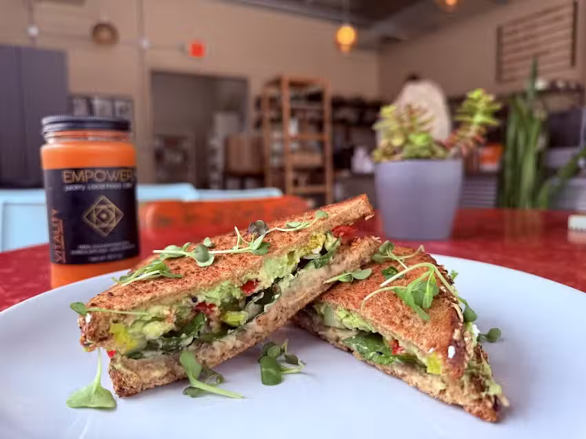 Empower Juice + Caf&eacute;