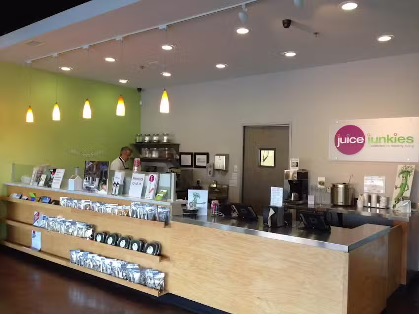 Juice Junkies &ndash; Raw Organic Cold-Pressed Juice, Superfood Smoothies & Vegan Bites