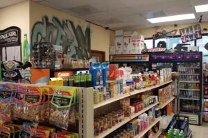 Lucky Mart microbrewery, KRATOM, JUUL,VAPE, SALT JUICES, GEEK BAR, FULM