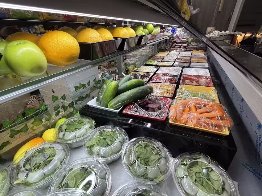 M&M GRILL N JUICE SALAD BAR
