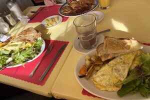 Maggie’s Krooked Cafe & Juice Bar