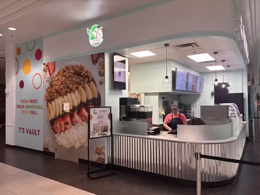 T&rsquo;s Vault Smoothie & Juice Bar